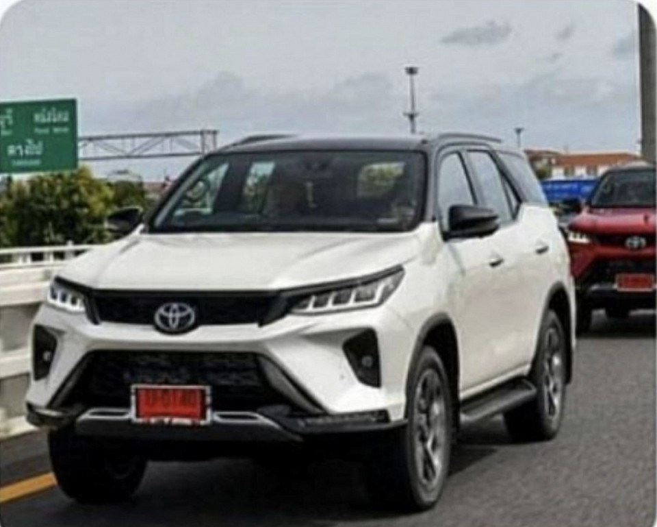 รถ SUV 7 ที่นั่ง